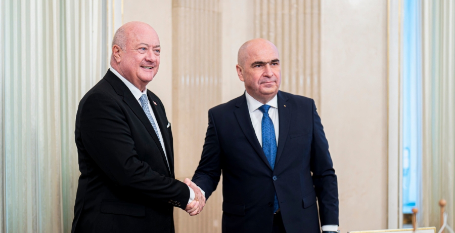 Am 4. Dezember 2025 empfing Bundeskanzler Christian Stocker (l.) den Premierminister von Rumänien Gavril Bolojan (r.), zu einem Arbeitsbesuch im Bundeskanzleramt.