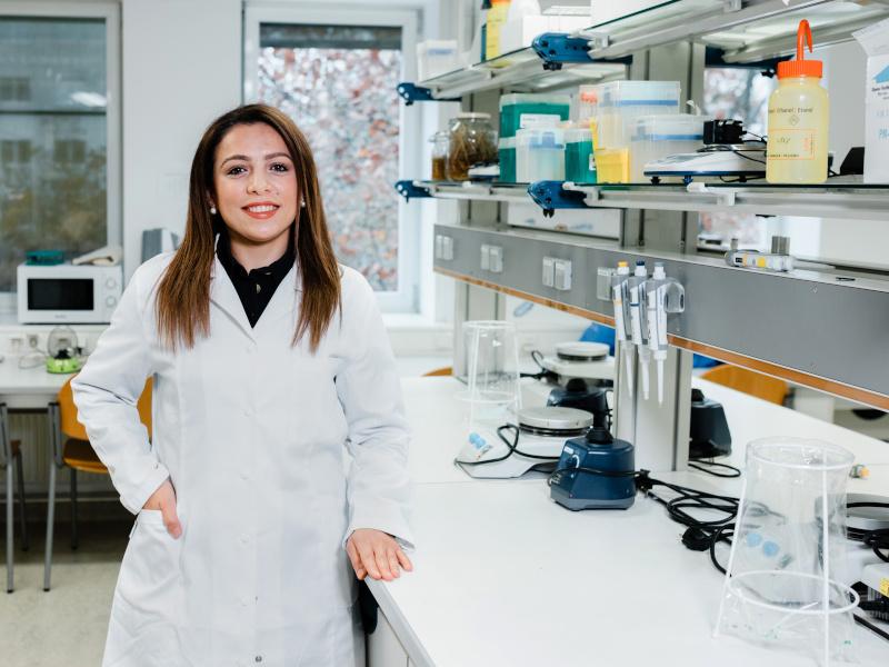 Hadil Najjar im Labor