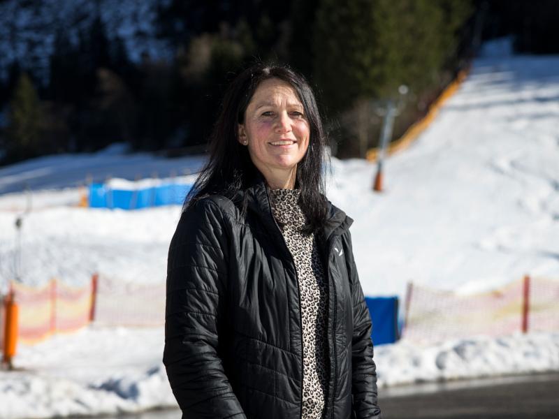 Monika Bauer in Schneelandschaft