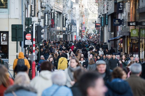 Personen in Shopping-Area