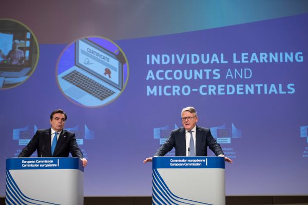 Vizepräsident der Europäischen Kommission Margaritis Schinas, Europäischer Kommissar für Beschäftigung und soziale Rechte Nicolas Schmit