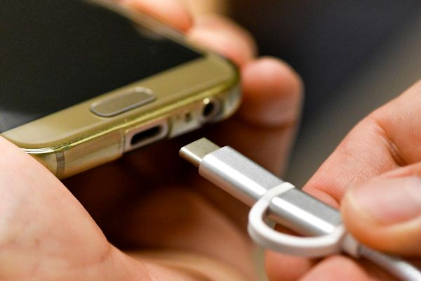 EP-099355A_Common_Mobile_charger