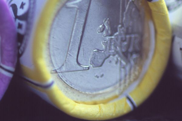 Rolls of 1 and 2 euro coins