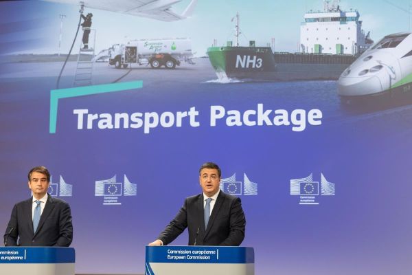 Raffaele Fitto, on the left and Apostolos Tzitzikostas 