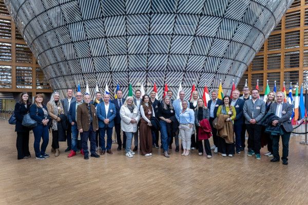 Gruppenbild: Österreichs Europa-Gemeinderätinnen und Europa-Gemeinderäte in Brüssel