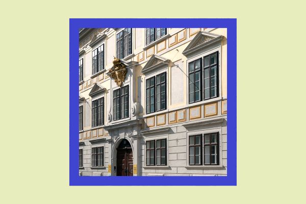 Die Außenfassade des Palais Porcia
