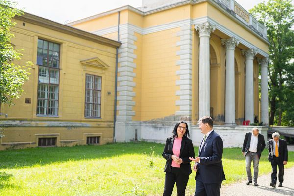 Kunst- und Kulturstaatssekretärin Andrea Mayer und EU-Botschafter Martin Selmayr