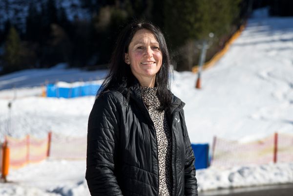 Monika Bauer in Schneelandschaft