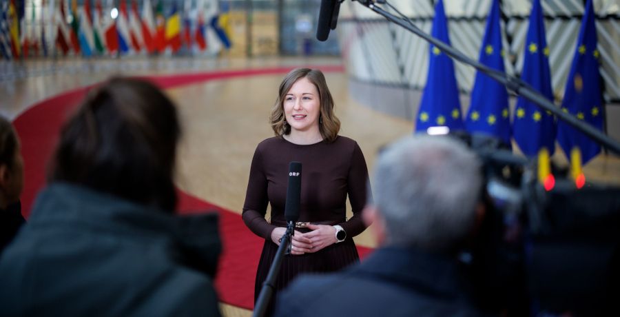 Bundesministerin Claudia Bauer beim Doorstep in Brüssel