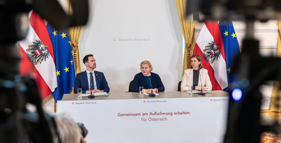 Pressefoyer-Ministerrat mit Bundesministerin Korinna Schumann, Bundesminister Christoph Wiederkehr und Staatssekretärin Barbara Eibinger-Miedl