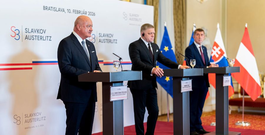 Bundeskanzler Christian Stocker, der Ministerpräsident der Slowakei Robert Fico und der Ministerpräsident von Tschechien Andrej Babiš bei einer Pressekonferenz