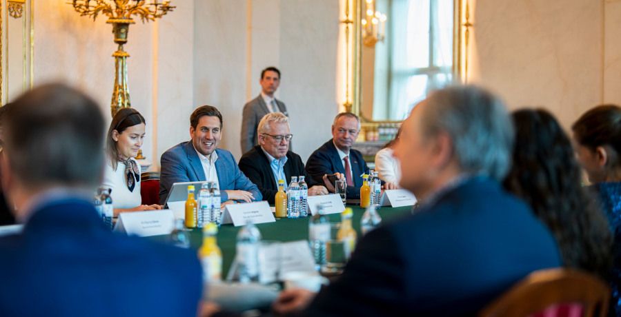 Alexander Pröll und Teilnehmende am ID Austria Wirtschafts-Round-Table