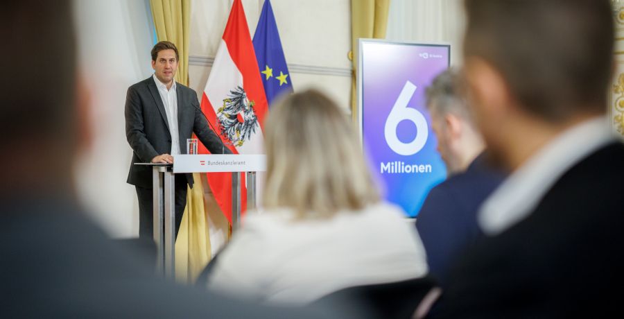 Foto: Staatssekretär Alexander Pröll bei einer Pressekonferenz