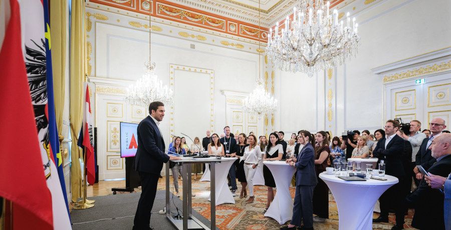 Alexander Pröll bei der Präsentation von GovGPT