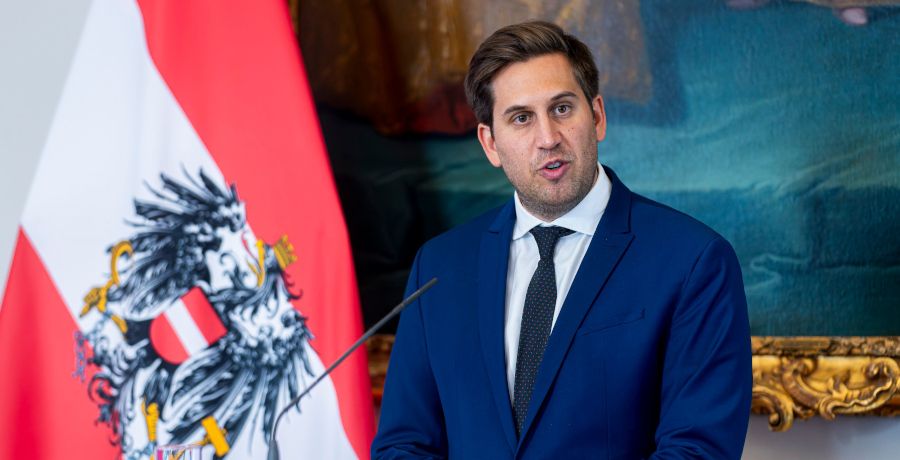 Foto: Staatssekretär Alexander Pröll bei einer Pressekonferenz