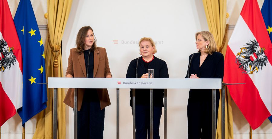 Claudia Bauer, Corinna Schumann und Beate Meinl-Reisinger bei der Pressekonferenz zur Sozialhilfe
