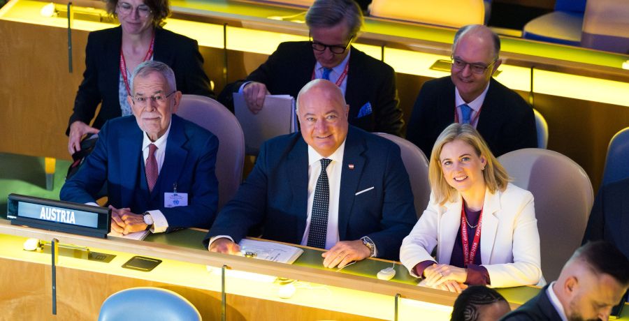 Bundeskanzler Christian Stocker mit Bundespräsident Alexander van der Bellen und Bundesministerin Beate Meinl-Reisinger bei der UNO Generalversammlung in New York