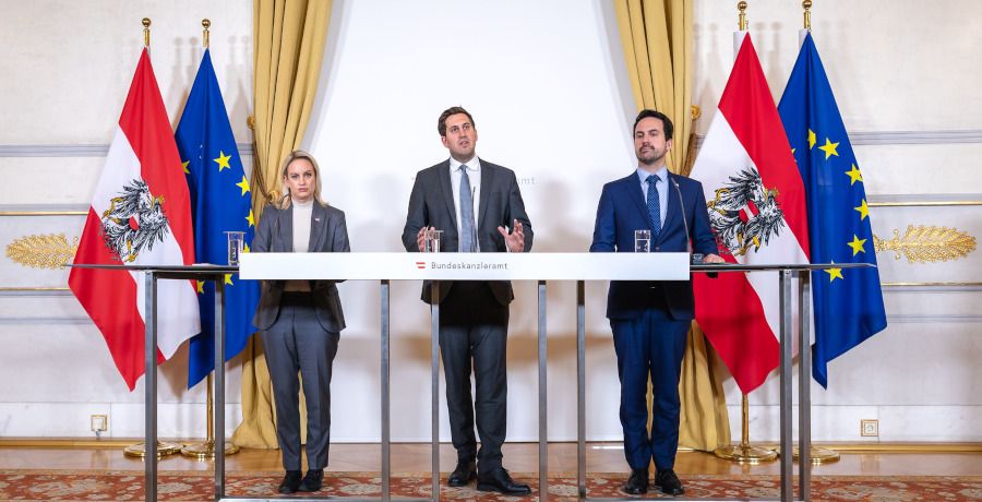 Pressekonferenz zur Regierungsbilanz mit Staatssekretärin Michaela Schmidt, Staatssekretär Alexander Pröll und Bundesminister Christoph Wiederkehr 