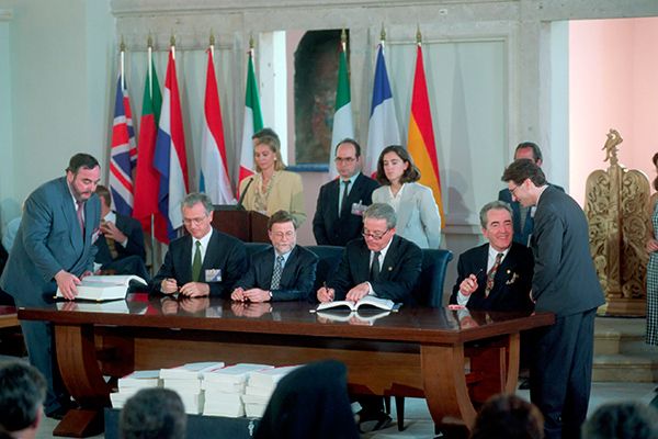 Unterzeichnung des Vertrages über den Beitritt Österreichs zur EU, 24. Juni 1994, Korfu