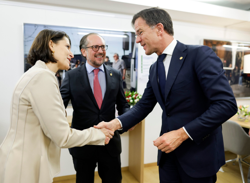 Bundesministerin Karoline Edtstadler, Bundeskanzler Alexander Schallenberg, Ministerpräsident der Niederlande Mark Rutte