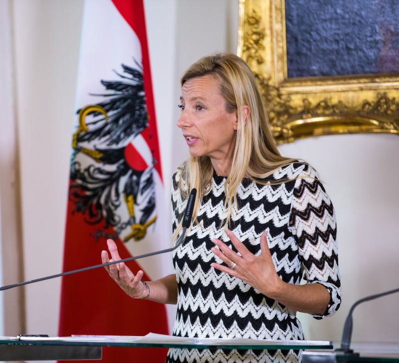 Bundesministerin Juliane Bogner-Strauß © BKA/Arno Melicharek