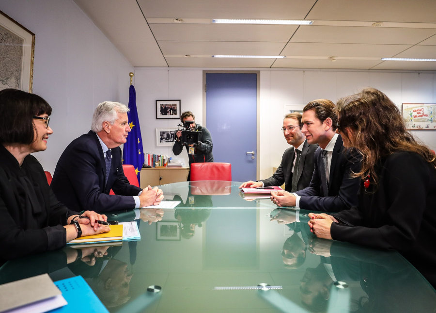 Bundeskanzler Sebastian Kurz, Beauftragter der EU-Kommission Michel Barnier © BKA/Arno Melicharek