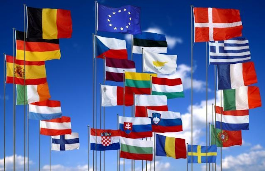 27 EU-Flaggen