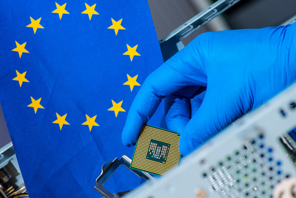 Microchip mit Flagge der Europäischen Union