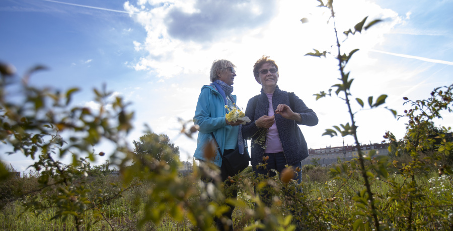 2 Frauen in der Natur