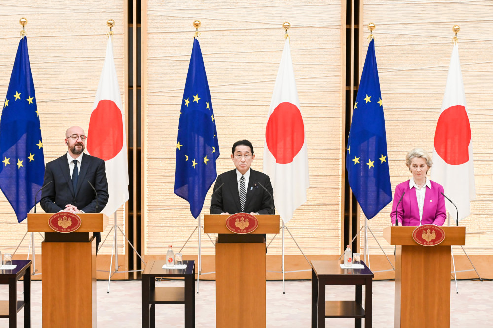 Präsident des Europäischen Rates Charles Michel, Premierminister von Japan Fumio Kishida, Präsidentin der Europäischen Kommission Ursula von der Leyen