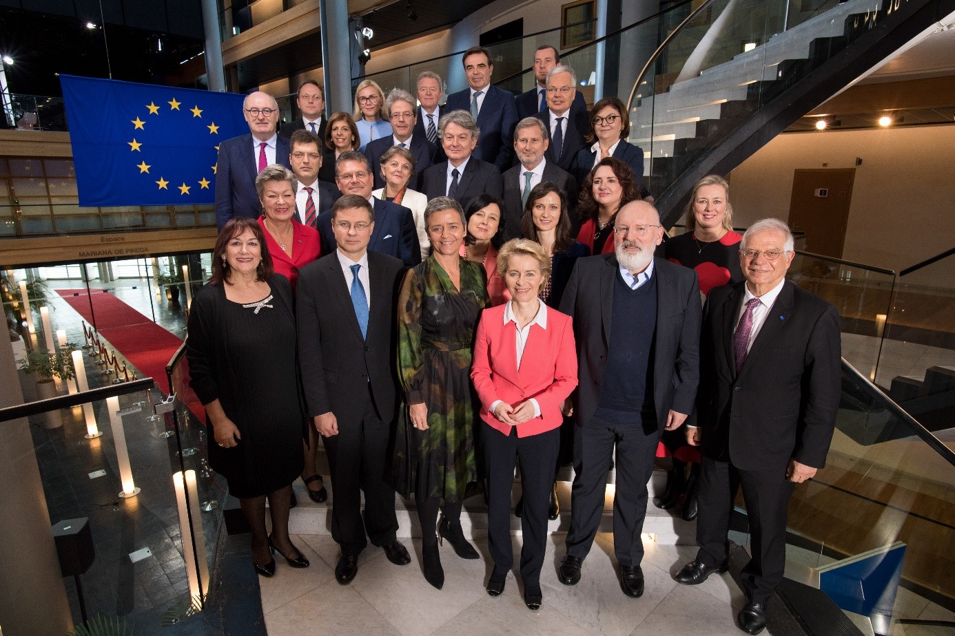 Gruppenfoto von der Kommission von Ursula von der Leyen, Foto: EC – Audiovisual Services/Mauro Bottaro