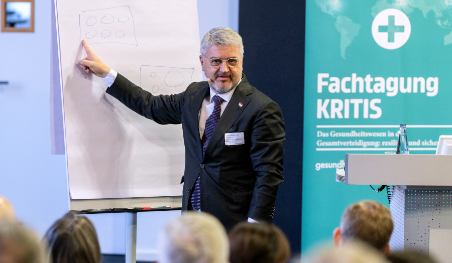 Peter Vorhofer bei der Fachtagung KRITIS 2026