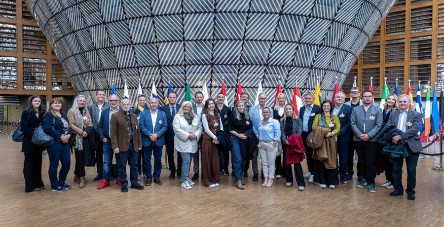 Gruppenbild von Österreichs Europa-Gemeinderätinnen und Europa-Gemeinderäte