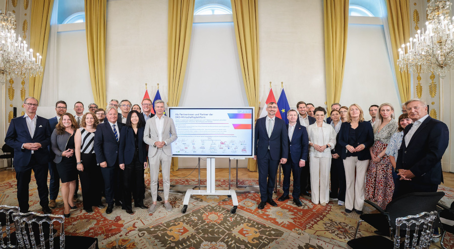Gruppenbild der Partner der DKO-Wirtschaftsplattform