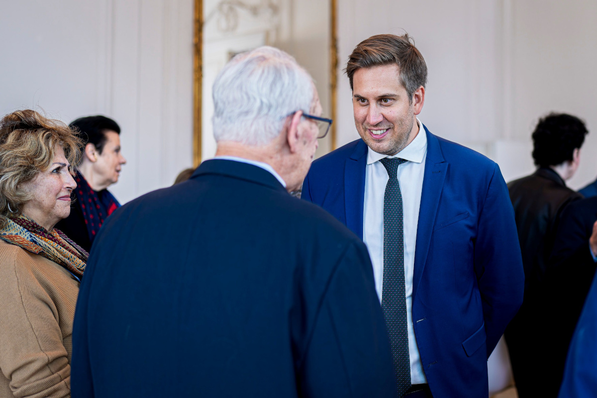 Staatssekretär Alexander Pröll empfängt Nachkommen von Holocaust-Opfern im Bundeskanzleramt