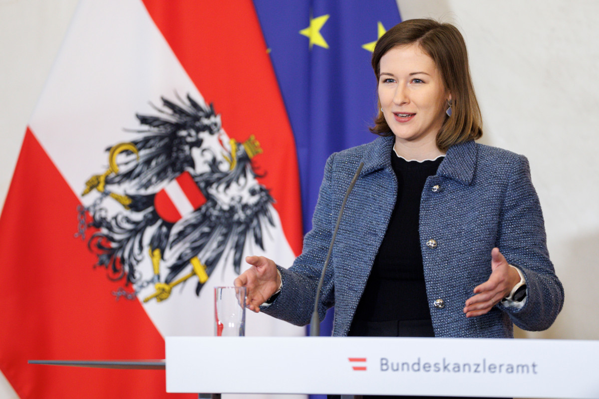 Integrationsministerin Claudia Plakolm bei der Präsentation des ÖIF-Integrationsbarometers