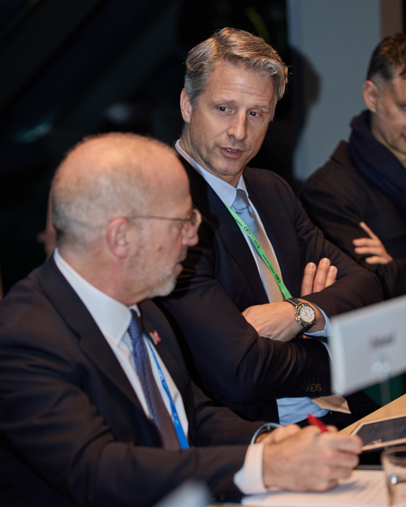 Der stellvertretende nationale Sicherheitsberater Andreas Schlegel im Gespräch bei der Münchner Sicherheitskonferenz 2026