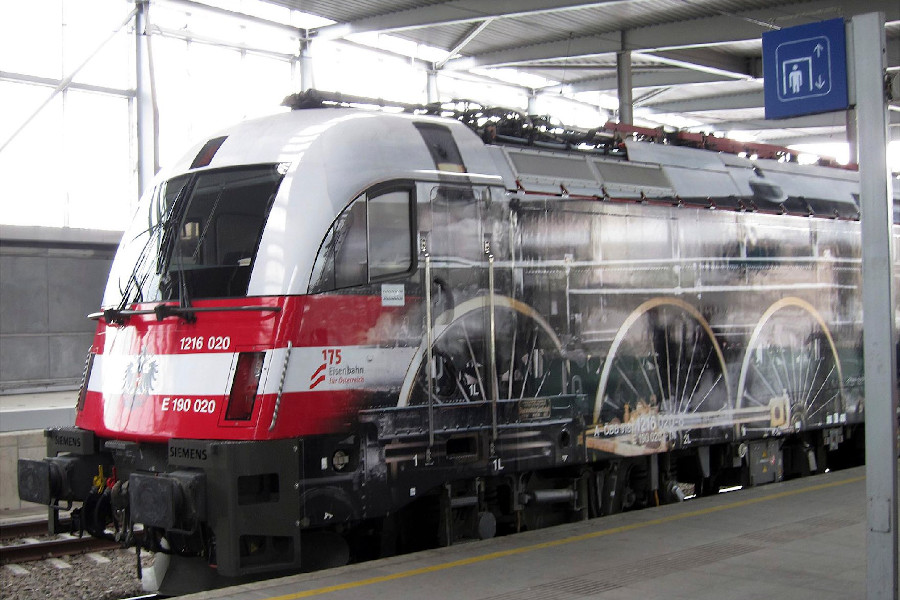 Discovereu Train