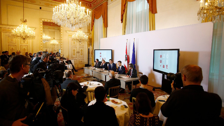 Bundeskanzler Sebastian Kurz, Bundesministerin Karin Kneissl, Bundesminister Gernot Blümel, Regierungssprecher Peter Launsky-Tieffenthal und Sektionsleiter Alexander Schallenberg