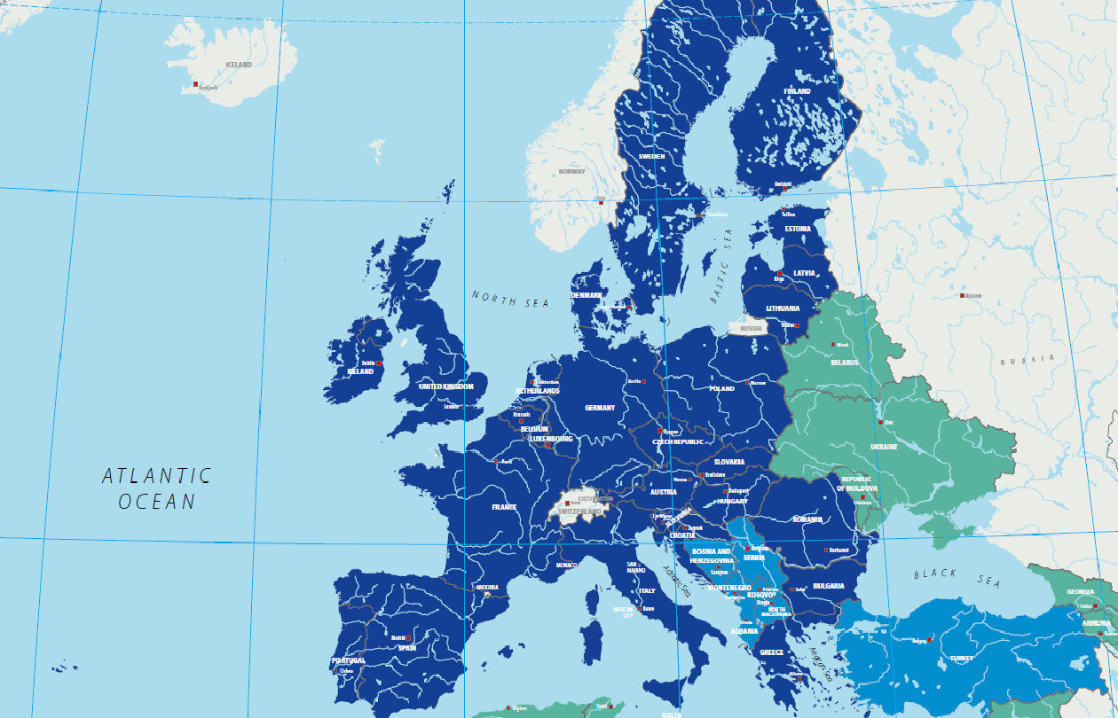 Diese Grafik zeigt die Landkarte Europas mit folgendem Farbcode: Dunkelblau für die Mitgliedsstaaten der EU, Hellblau für die Kandidatenländer und potenzielle Kandidaten für eine EU-Mitgliedschaft, Grün für Partner im Rahmen der Europäischen Nachbarschaftspolitik.