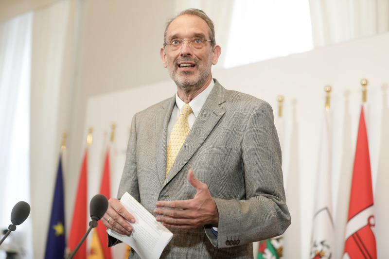 Bundesminister Heinz Faßmann bei den Pressestatements vor dem Ministerrat © BKA/Andy Wenzel