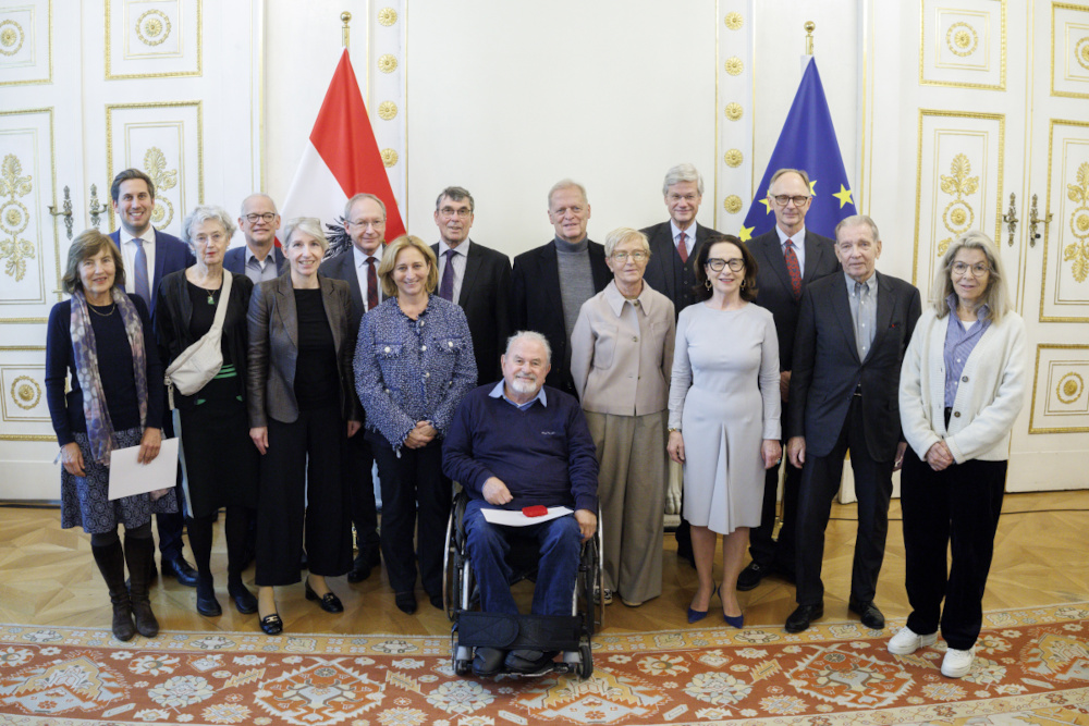 Gruppenfoto: Staatssekretär Alexander Pröll mit den Mitgliedern der Bioethikkommission