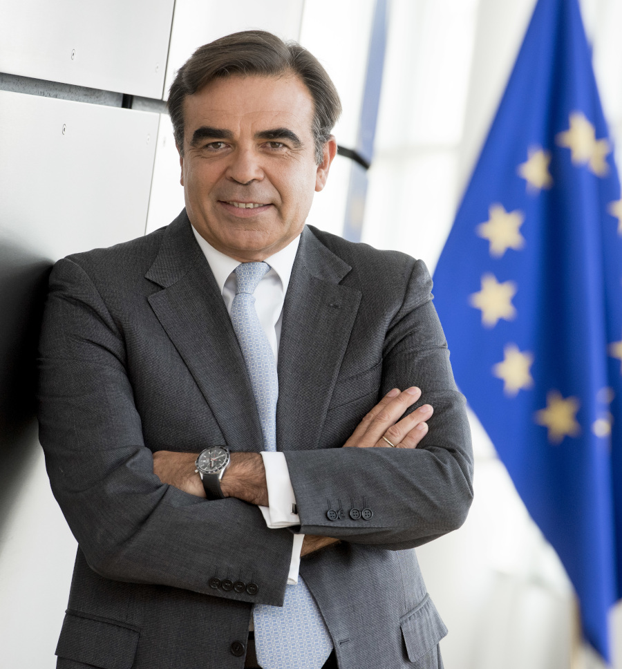 Official portrait of Margaritis Schinas