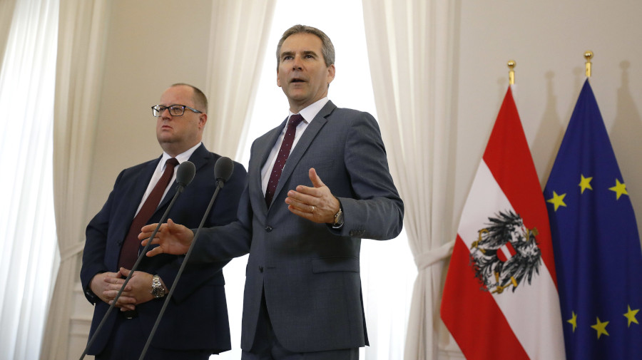 Staatssekretär Fuchs und Bundesminister Löger © BKA/Dragan Tatic