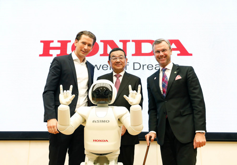Bundeskanzler Sebastian Kurz, Hondas Präsident Takahiro Hachigo, Bundesminister Norbert Hofer © BKA/Dragan Tatic