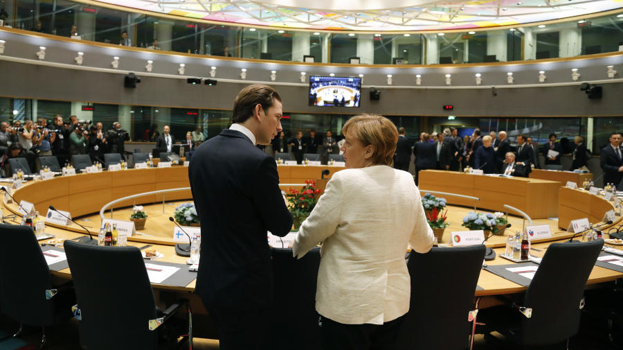Bundeskanzler Sebastian Kurz und Bundeskanzlerin Angela Merkel © BKA/Dragan Tatic