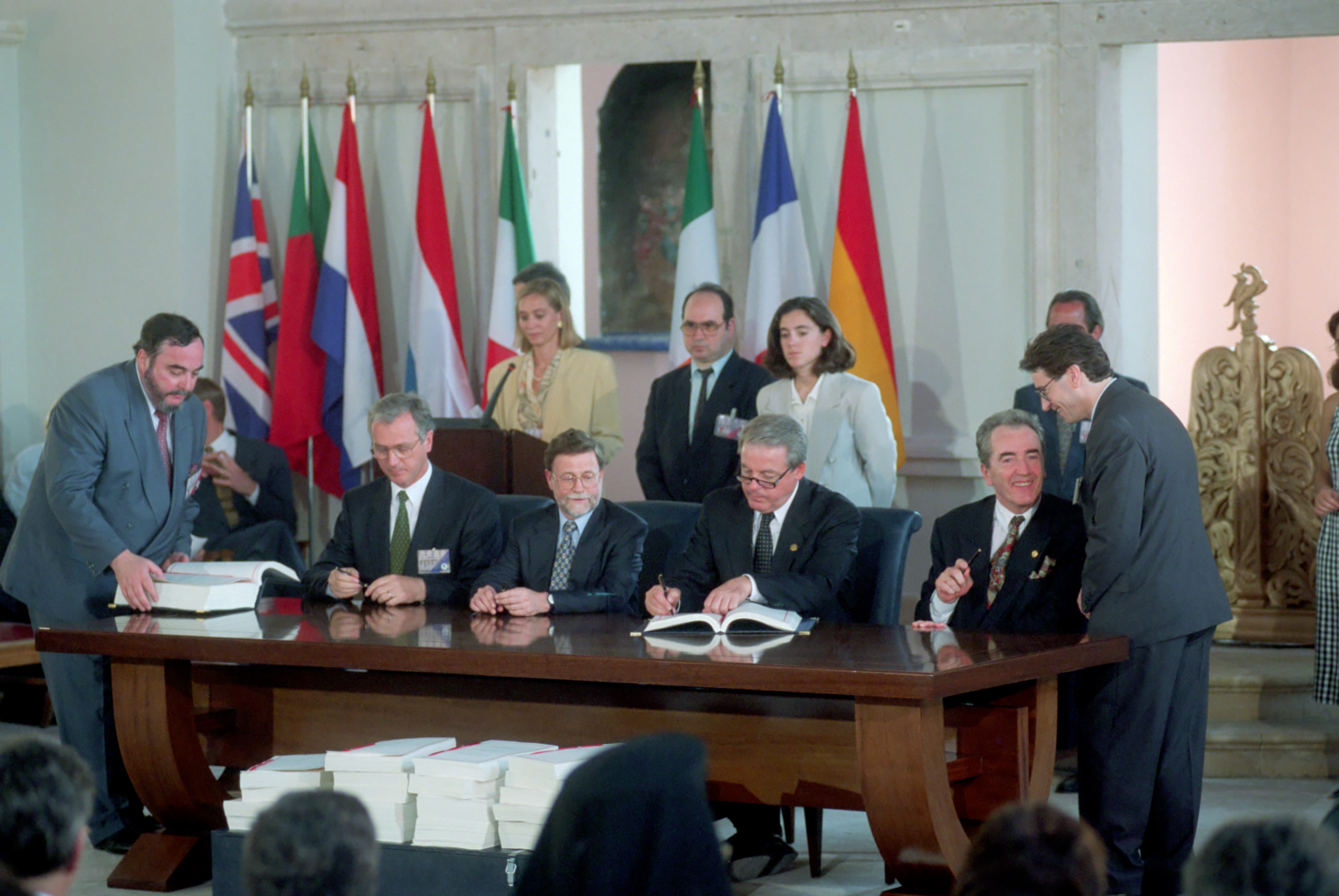 Unterzeichnung des Vertrages über den Beitritt Österreichs zur EU