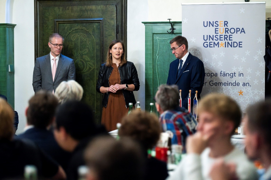 Claudia Plakolm beim 1. Europa-Stammtisch in Linz
