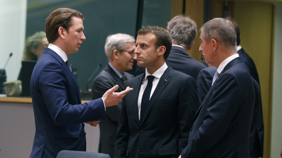 Bundeskanzler Kurz mit Ministerpräsident Babis und Präsident Macron beim EU-Gipfel in Brüssel © BKA/Dragan Tatic 