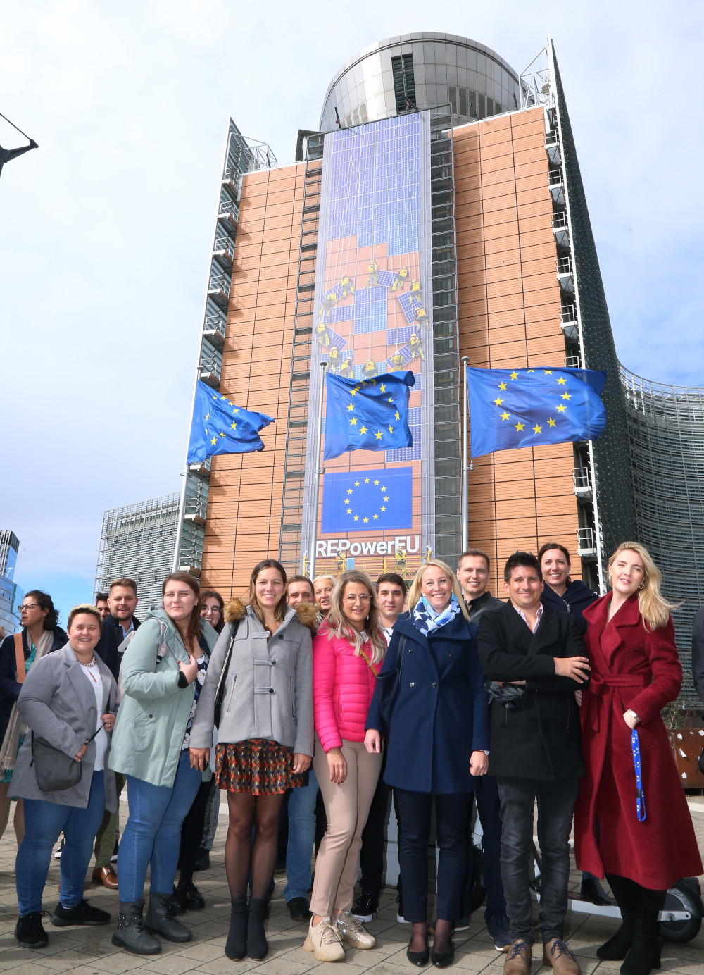 Vor dem Berlaymont-Gebäude der Europäischen Kommission